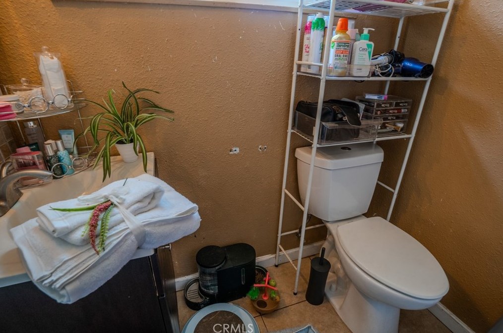 16545 Barbee St, Fontana CA  92336-2567 exterior