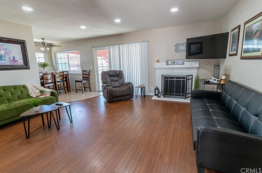 16545 Barbee St, Fontana CA  92336-2567 exterior