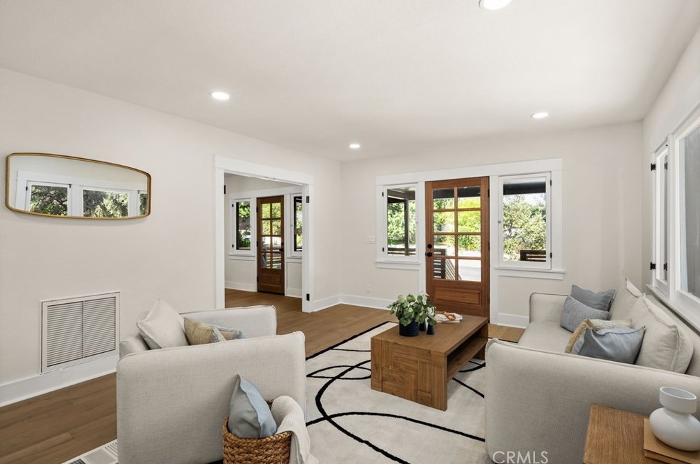 1901 Navarro Ave, Pasadena CA  91103-1551 exterior