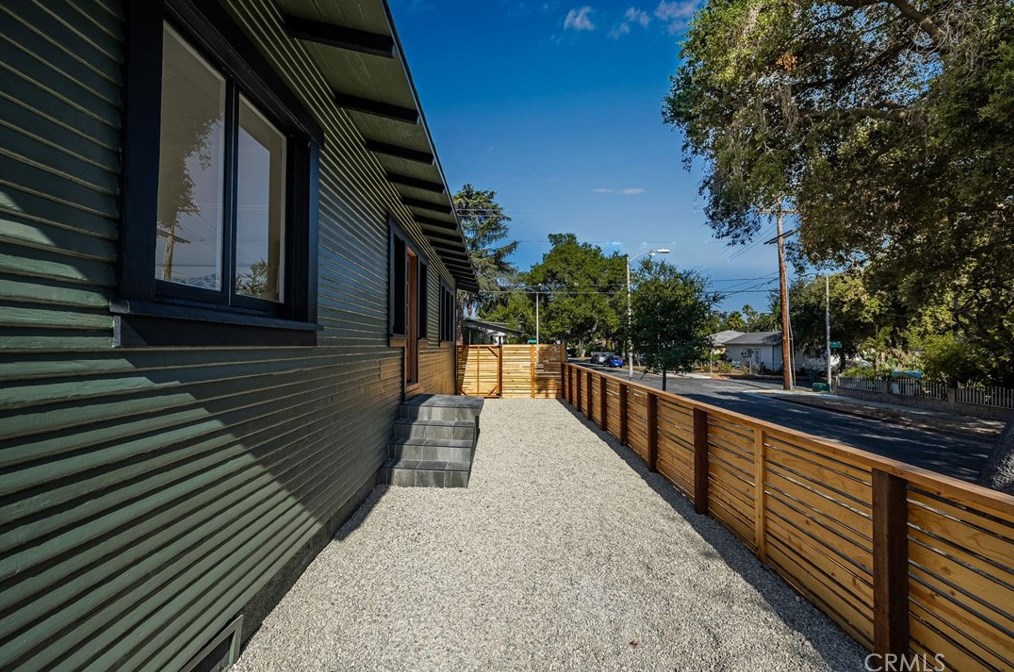 1901 Navarro Ave, Pasadena CA  91103-1551 exterior