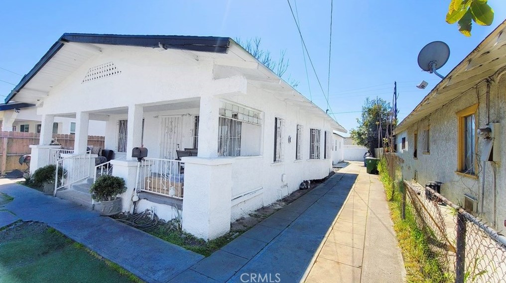 242 58th St, Los Angeles CA  90011-4836 exterior