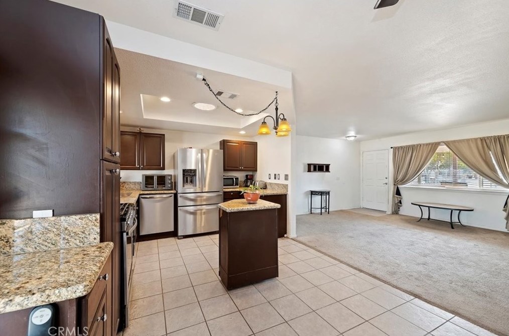 18060 Deodar St, Hesperia CA  92345-5158 exterior
