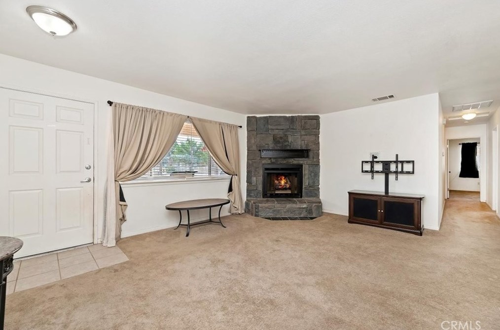 18060 Deodar St, Hesperia CA  92345-5158 exterior