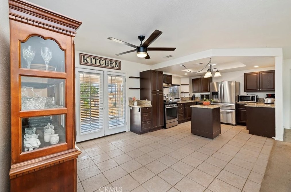 18060 Deodar St, Hesperia CA  92345-5158 exterior