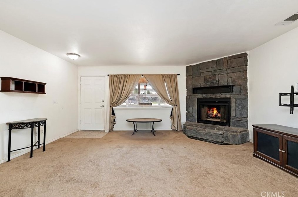 18060 Deodar St, Hesperia CA  92345-5158 exterior