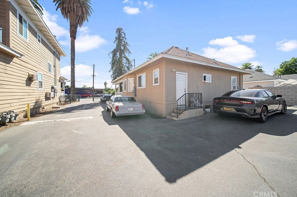 708 9th St, San Bernardino CA  92410-4008 exterior