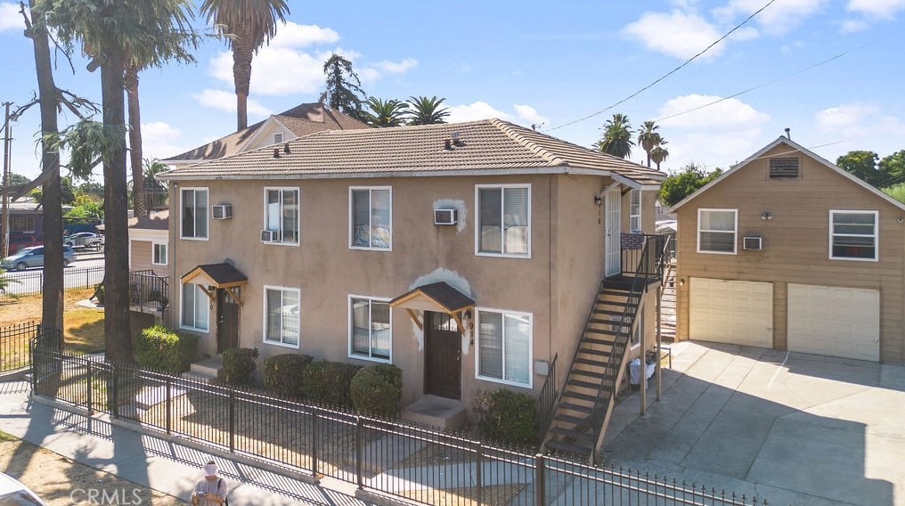 708 9th St, San Bernardino CA  92410-4008 exterior