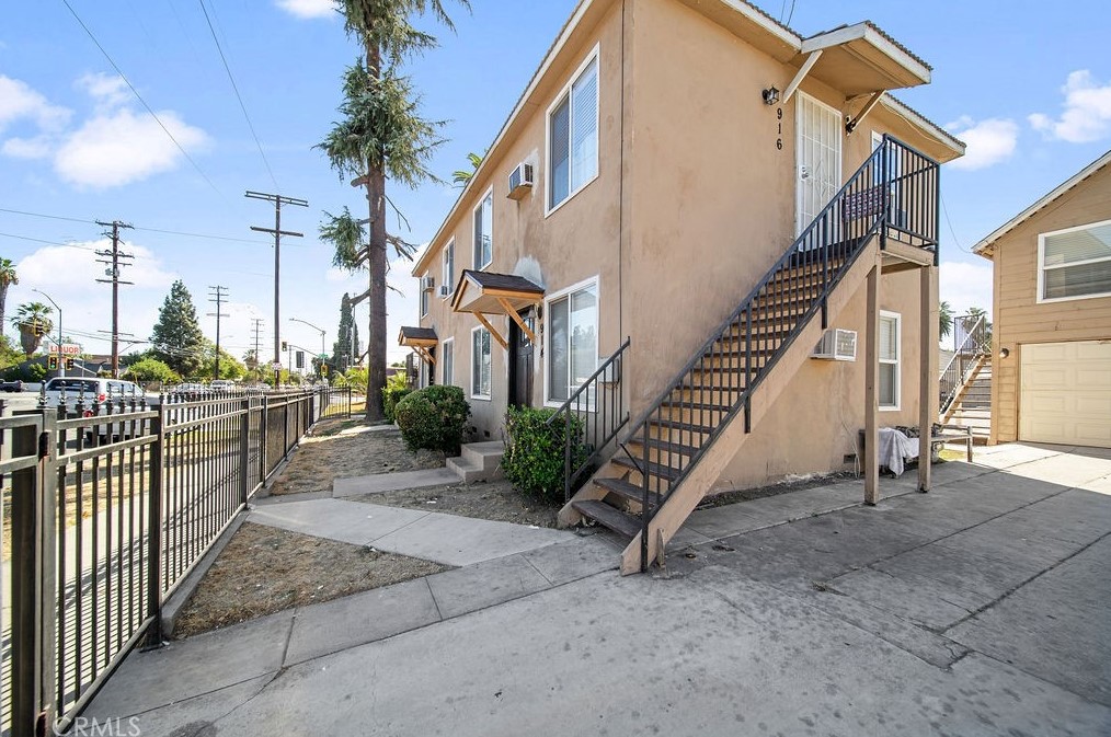 708 9th St, San Bernardino CA  92410-4008 exterior