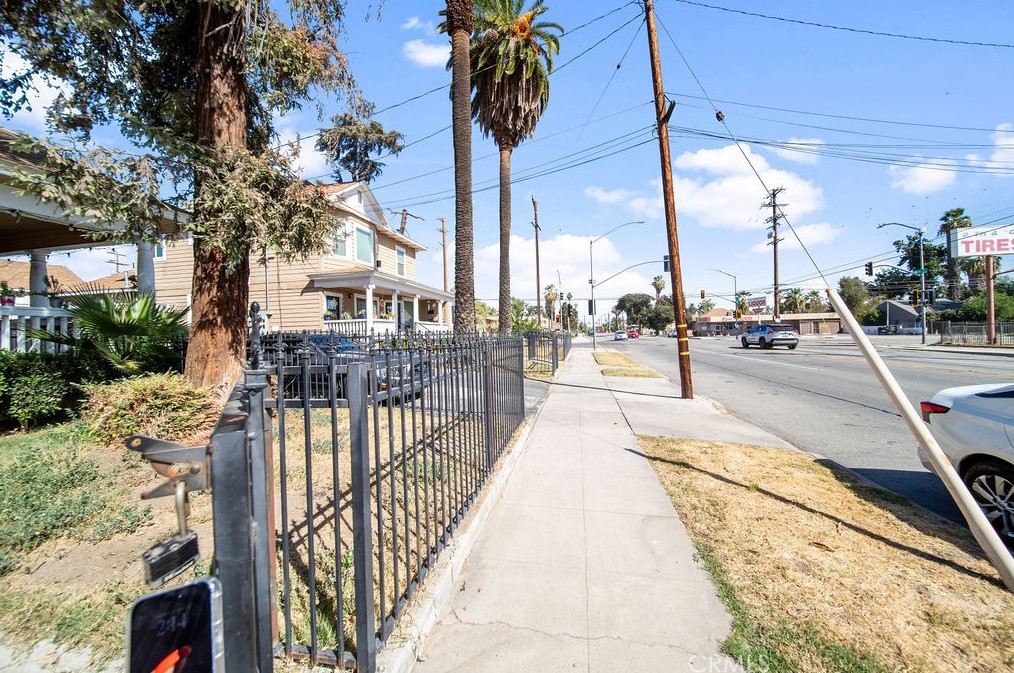 708 9th St, San Bernardino CA  92410-4008 exterior