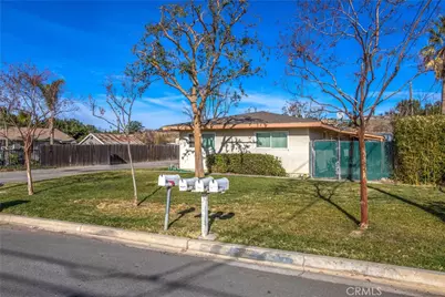 32390 Avenue D, Yucaipa, CA 92399 - Photo 3