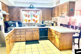 17626 Orange Ct, Fontana, CA 92335 - Photo 7