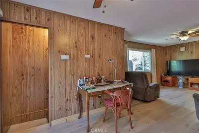 22945 Redwood Way, Crestline, CA 92325 - Photo 15