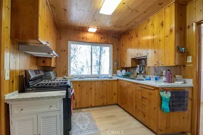 22945 Redwood Way, Crestline, CA 92325 - Photo 17