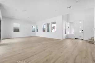 27409 Creekwood Ln, Valencia, CA 91381 - Photo 3