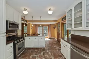 242 Holiday Dr, Lake Arrowhead, CA 92352 - Photo 25