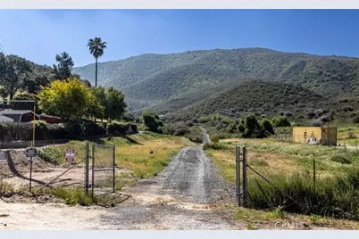 3 Plummers Lane, Mentone, CA 92359 - Photo 9