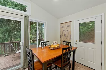 23776 Lakeview Drive, Crestline, CA 92325 - Photo 7