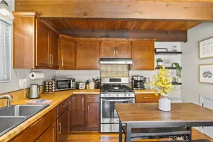 32979 Deer Ln, Running Springs, CA 92382 - Photo 17