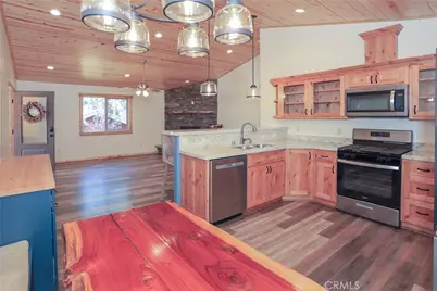 365 Santa Barbara Avenue, Sugarloaf, CA 92386 - Photo 11