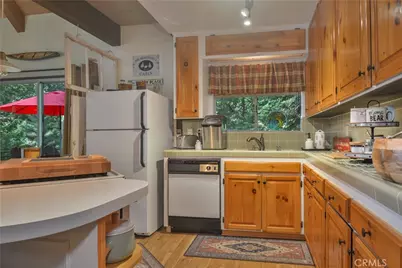 307 Pioneer Road, Lake Arrowhead, CA 92352 - Photo 7