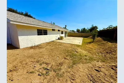 7702 Newport Ct, Fontana, CA 92336 - Photo 15