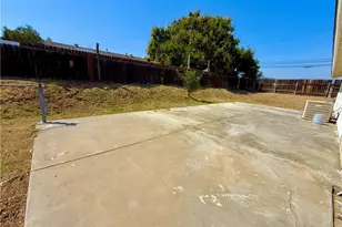 7702 Newport Ct, Fontana, CA 92336 - Photo 13