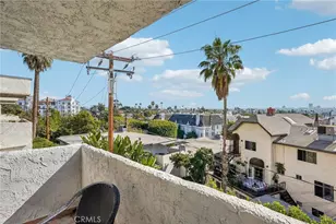 8400 De Longpre Ave, West Hollywood, CA 90069 - Photo 31