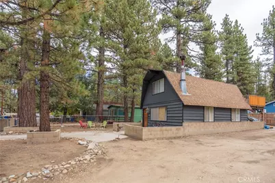 828 W Sherwood Boulevard, Big Bear City, CA 92314 - Photo 17