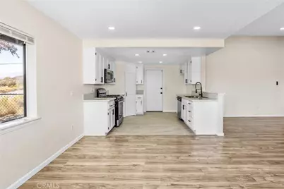 8121 Anaconda Avenue, Oak Hills, CA 92344 - Photo 15