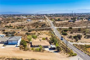 8121 Anaconda Ave, Oak Hills, CA 92344 - Photo 49