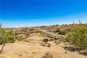 8121 Anaconda Ave, Oak Hills, CA 92344 - Photo 47