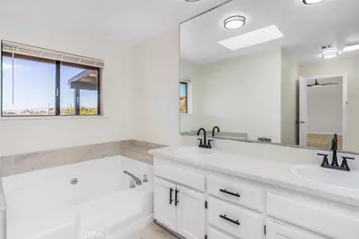 8121 Anaconda Avenue, Oak Hills, CA 92344 - Photo 29