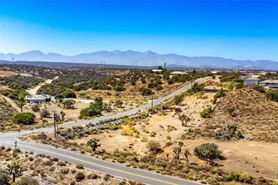 8121 Anaconda Avenue, Oak Hills, CA 92344 - Photo 61