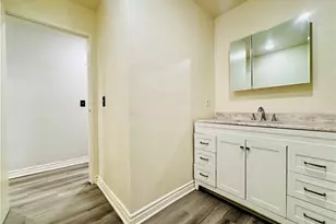 323 W 47th Pl, Los Angeles, CA 90037 - Photo 17