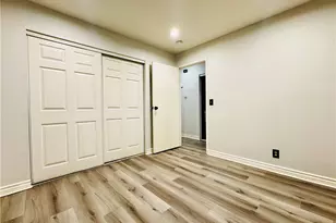 323 W 47th Pl, Los Angeles, CA 90037 - Photo 13