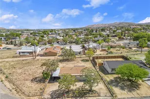 7427 Acoma Trail, Yucca Valley, CA 92284 - Photo 19