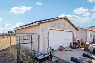 10992 10992 Tecopa Rd, Apple Valley, CA 92308 - Photo 3