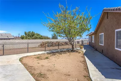 7045 Oak Hill Road, Oak Hills, CA 92344 - Photo 19