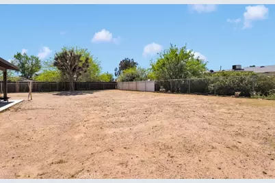 9814 Oakwood Avenue, Hesperia, CA 92345 - Photo 31