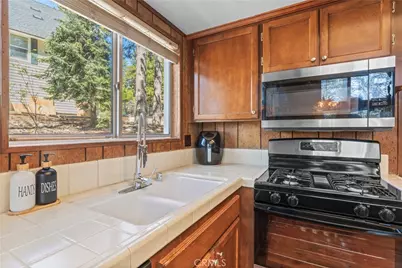 26375 Augusta Drive, Lake Arrowhead, CA 92352 - Photo 11