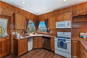 23903 Skyland Dr, Crestline, CA 92325 - Photo 17