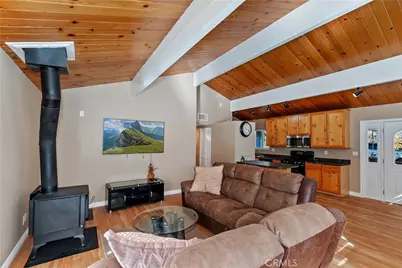 31435 Oakleaf, Running Springs, CA 92382 - Photo 15