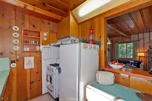 620 Cedar Ln, Twin Peaks, CA 92391 - Photo 15