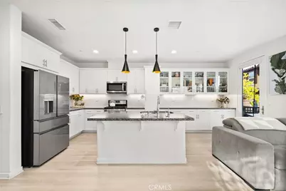 28687 Jardineras, Valencia, CA 91354 - Photo 3