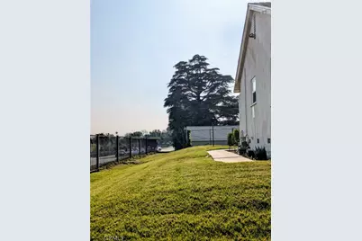 805 Valencia Drive, Colton, CA 92324 - Photo 5