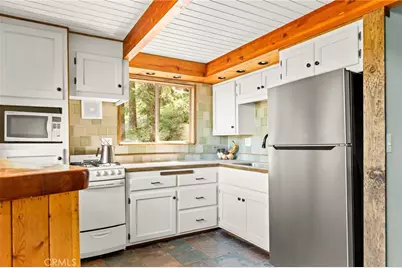 31661 Wagon Wheel, Running Springs, CA 92382 - Photo 9