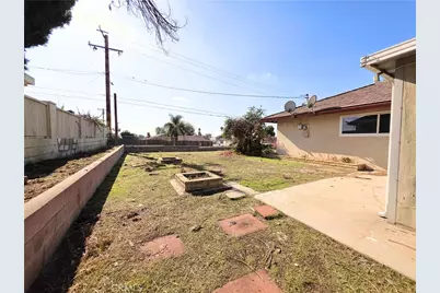25845 Holly Vista, San Bernardino, CA 92404 - Photo 23