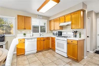 910 Pathfinder Way, Corona, CA 92878 - Photo 15