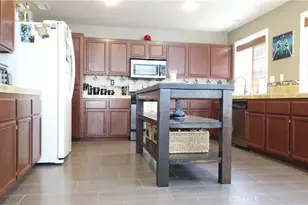 2340 Talbot Cir, Corona, CA 92882 - Photo 9