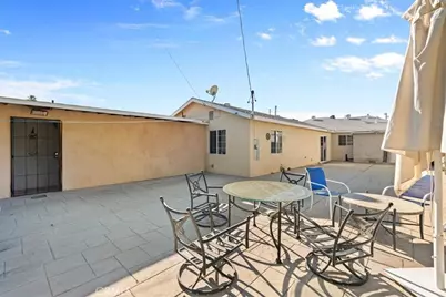 6902 Quakertown Avenue, Winnetka, CA 91306 - Photo 27